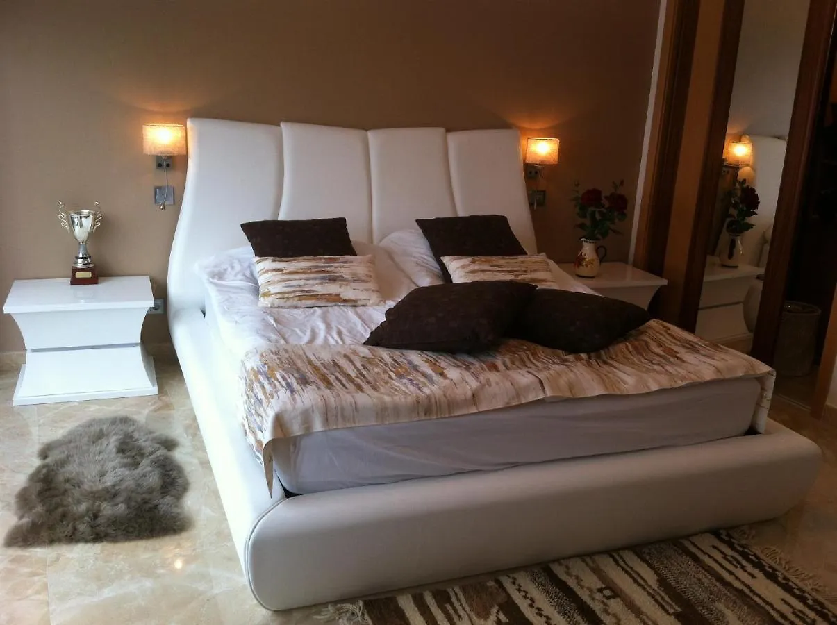 The Birds Nest Villa Alvor 0*,  Portugal